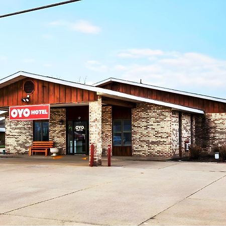 Oyo Hotel Chesaning Route 52 & Hwy 57 Exteriör bild