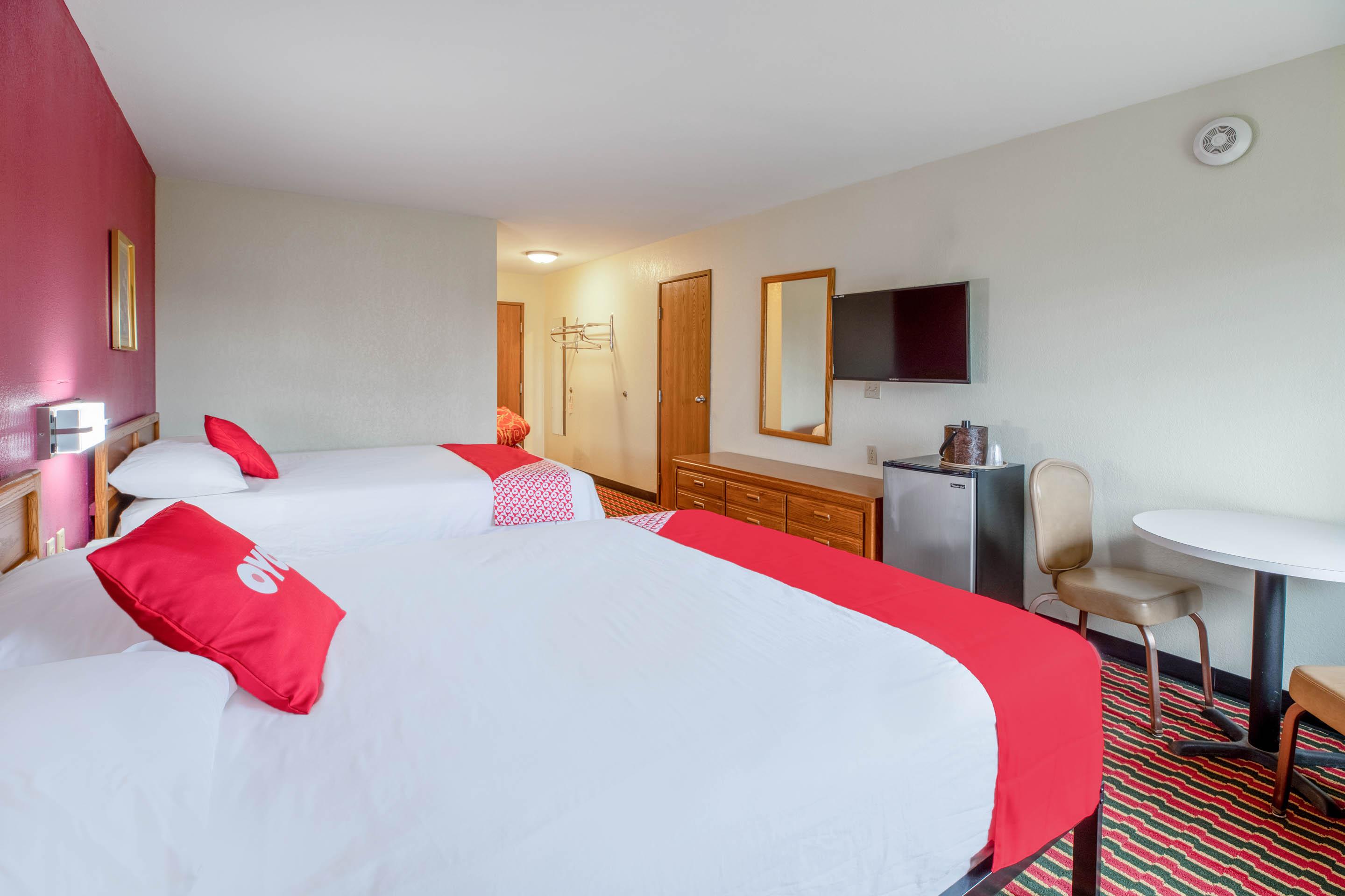 Oyo Hotel Chesaning Route 52 & Hwy 57 Exteriör bild