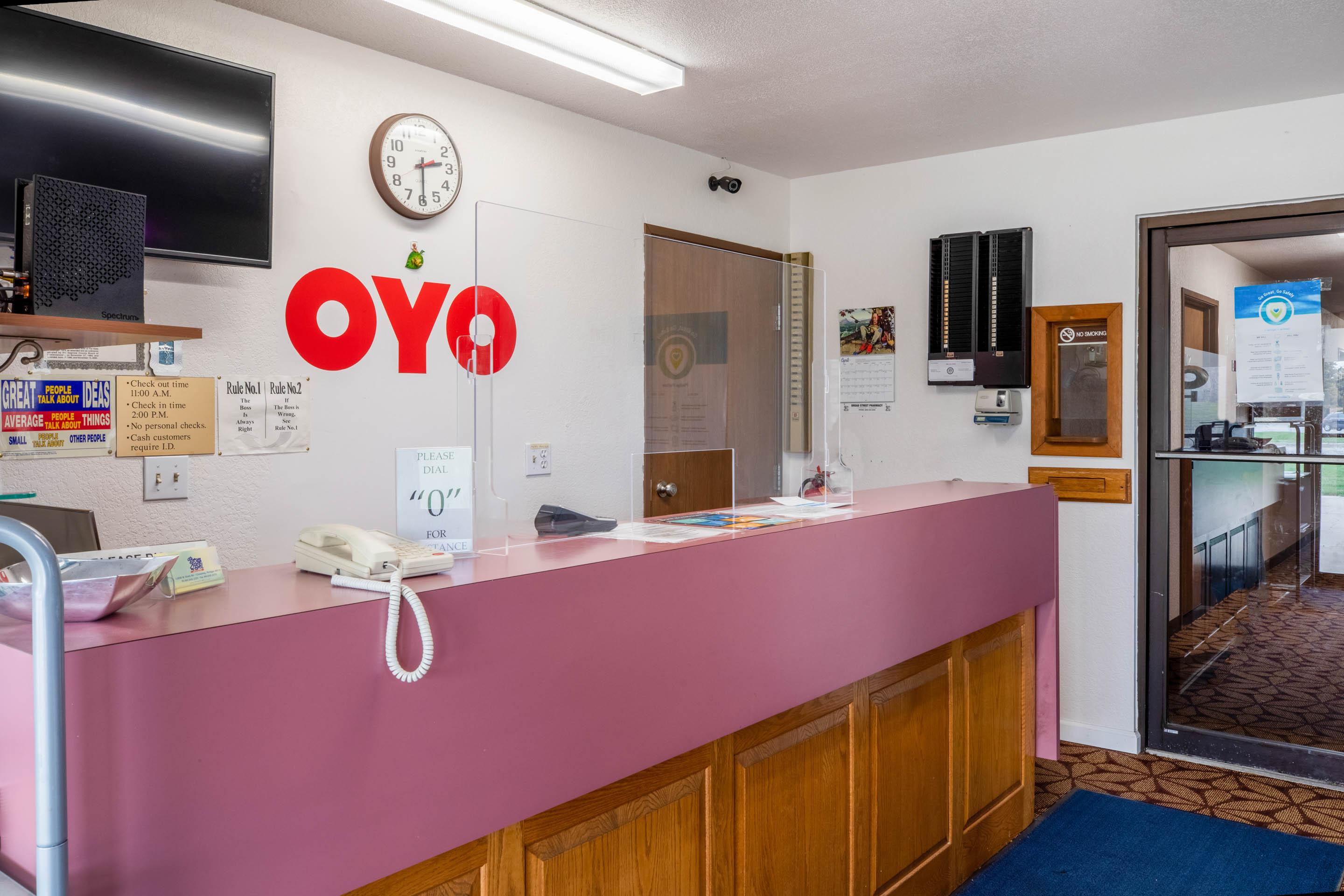 Oyo Hotel Chesaning Route 52 & Hwy 57 Exteriör bild